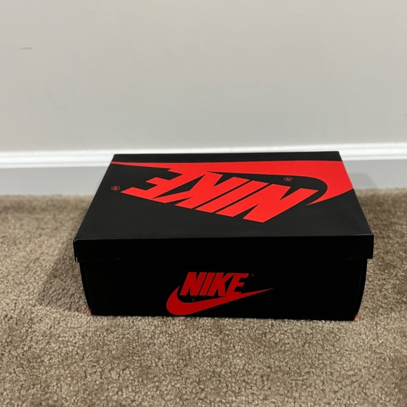 Nike Air Jordan 1 Retro High OG "Bordeaux" - Picture 7 of 7